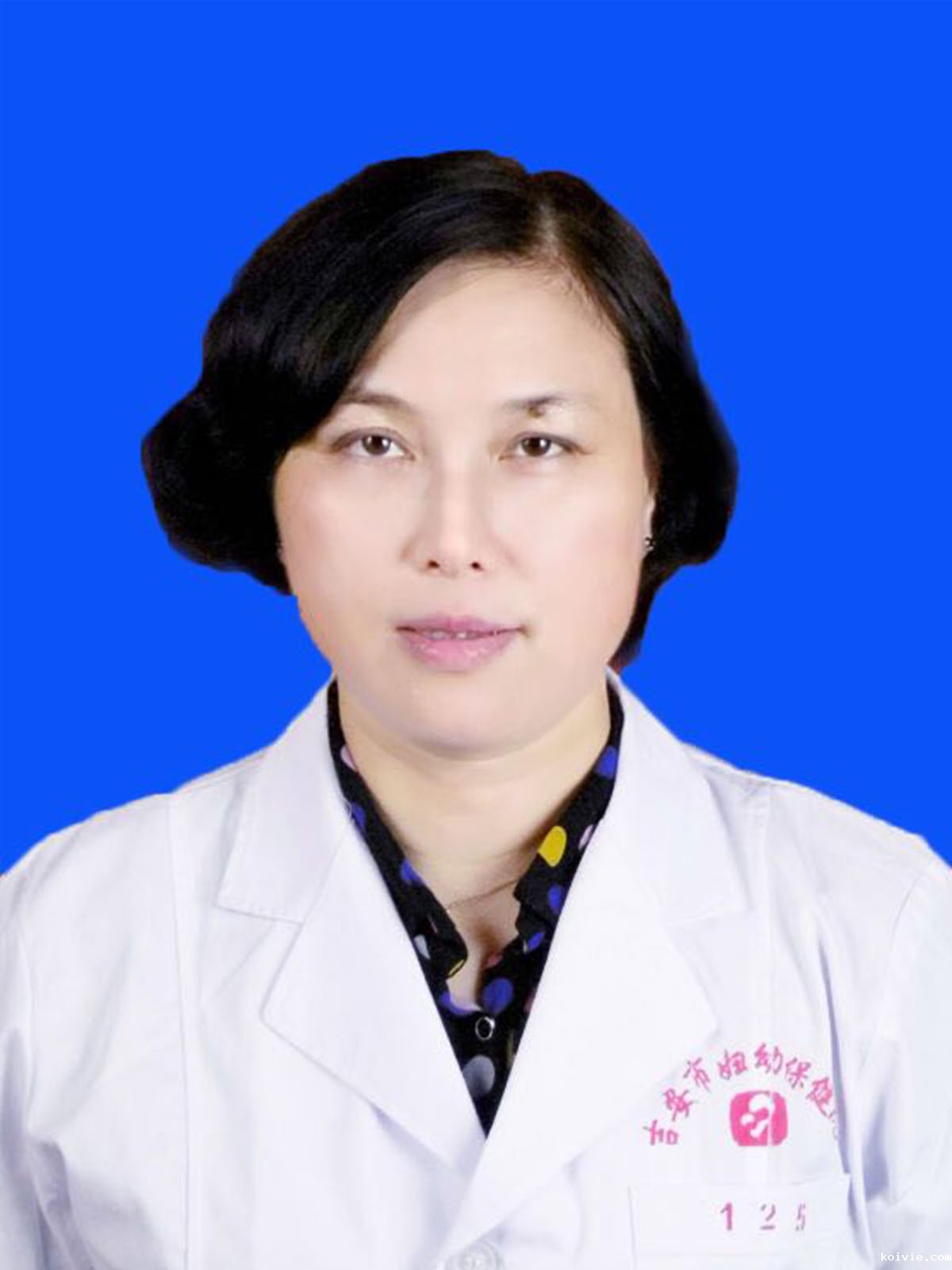 黄会香 bw必威西汉姆联副院长 黄会香,女,汉族,bw必威西汉姆联副院长,妇产科主任医师,现任吉安市第四届政协委员。1989年毕业于宜春学院,从事妇产科临床工作30多年,熟练掌握妇产科各种常见病、多发病的诊治、手术操作及各种疑难杂症的诊治,尤其擅长妇产科各种急危重症的抢救、妇科宫腹腔镜手术和妇科肿瘤规范化诊疗。曾先后担任妇科、产科副主任、主任,吉州区第三届人大代表、吉安市第三届人大代表和江西省第三届妇代会代表;现为江西省医学会第七届围产医学分会委员、江西省抗癌协会妇产科专业委员会委员、江西省研究型医院学会妇科肿瘤分会第一届委员会委员、江西省保健学会更年期保健分会第一届委员会常委,江西省医学会妇科学分会第十届委员会委员、江西省妇幼保健与优生优育协会母胎医学专业第一届委员会副主任委员、吉安市医学会妇产科专业委员会第三届副主任委员、吉安市产科质控中心主任及吉安市危重孕产妇救治中心主任、吉安市医疗事故鉴定专家库成员、吉安市联调中心专家库成员。 先后在核心期刊、国家级、省级期刊发表论文十多篇,主持省级课题一项,并获市科技进步三等奖、主持市级课题3项获省内领先水平。 负责医疗保健、教学、科研、应急工作(疫情防控)。分管医务科(含病案室)、质控科、院感科、科教科、健康教育科、药剂科、妇科、外科、产科、辅助生殖科、手术麻醉科、妇女保健科、计划生育科、检验科、输血科、遗传室(优生优育)、宣指站。